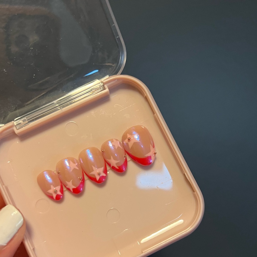 Press on nails - Picture 4 of 5